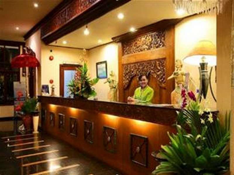 Equator Hotell Surabaya Exteriör bild